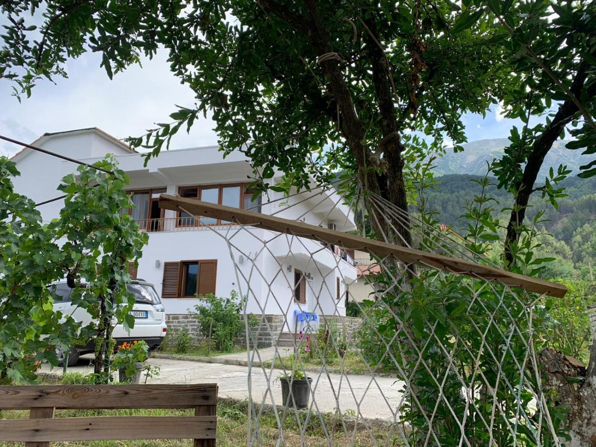 Përmet Guesthouse "Shtepia Ime" מראה חיצוני תמונה